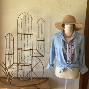 🎉 AWESOME KRAZY KAT CHAMBRAY EMBROIDERED SHIRT‼️